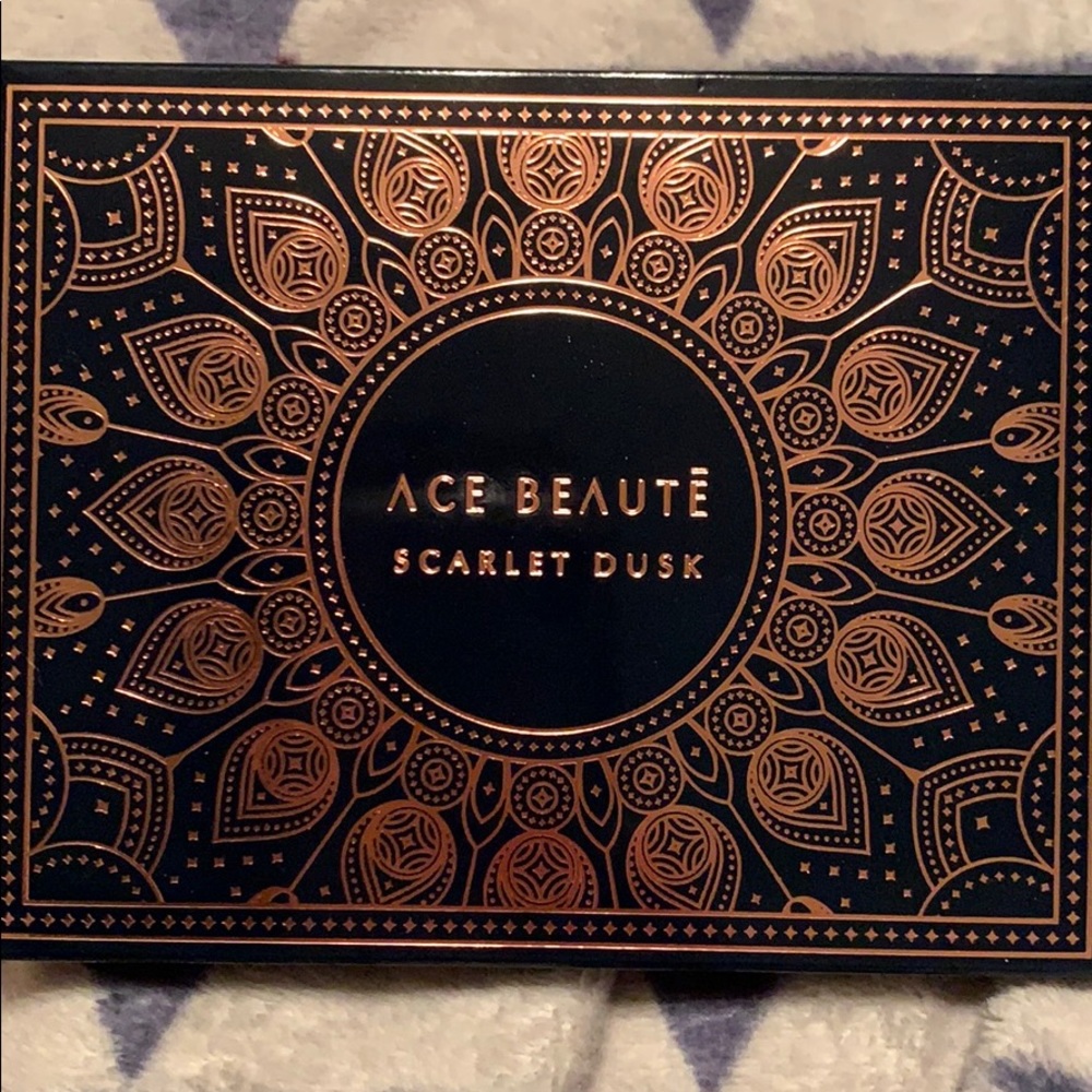 Ace Beaute Eyeshadow Palette